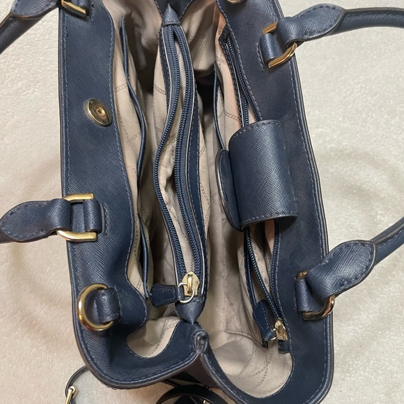 Michael Kors Hailee satchel w/ crossbody strap - Picture 4 of 16